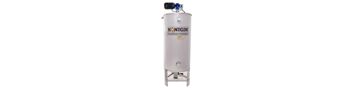 Heated stainless steel mixing tanks